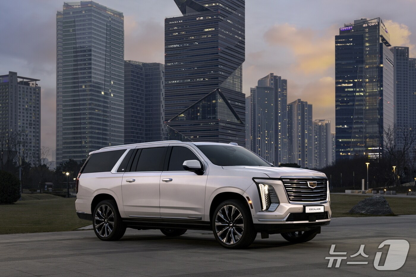 캐딜락의 더 뉴 에스컬레이드.