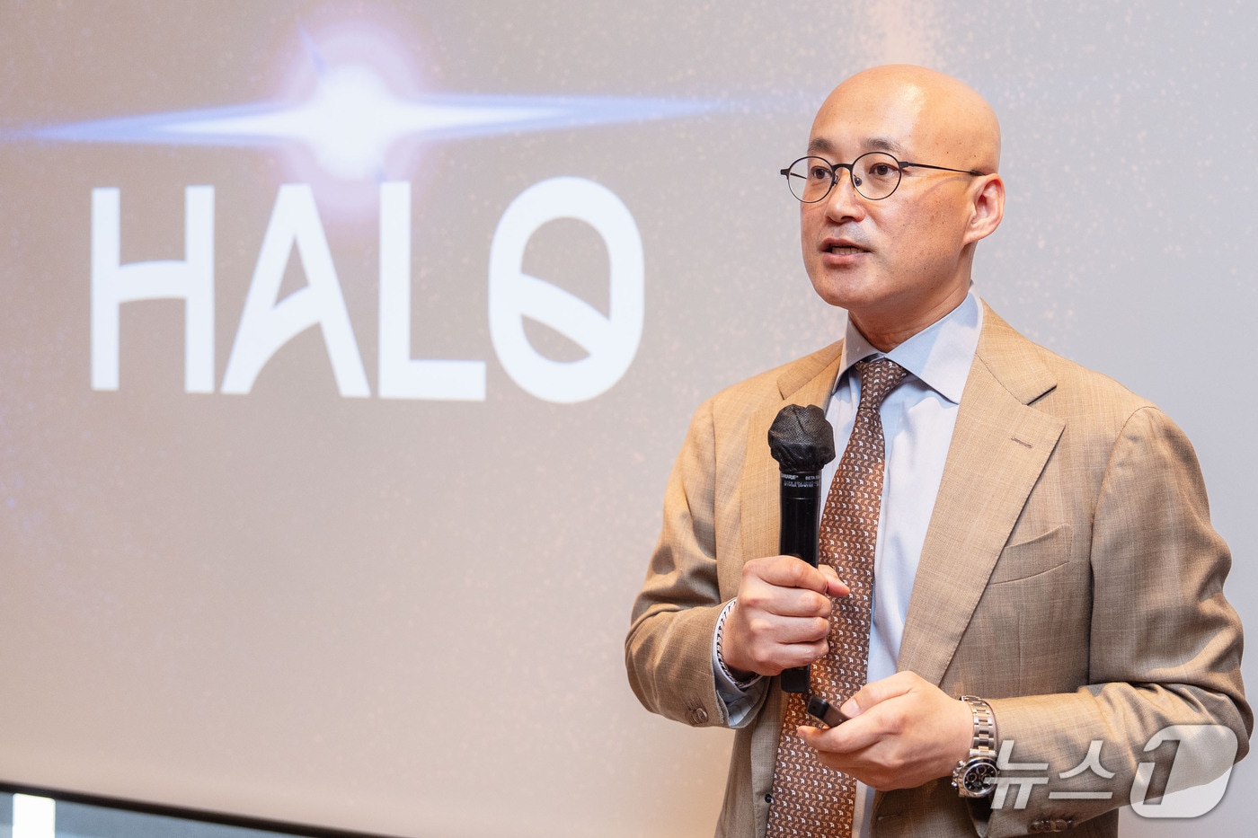 염동훈 메가존클라우드 대표가 8일 웨보안 브랜드 헤일로&#40;HALO&#41;를 소개하고 있다.&#40;메가존클라우드 제공&#41;