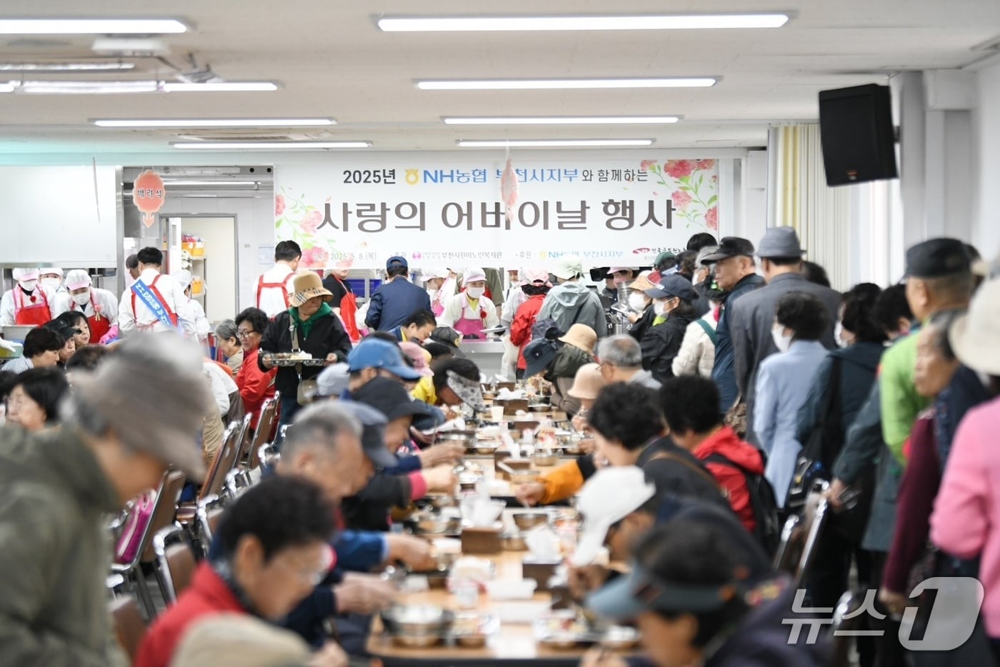 NH농협 부천시지부 어버이날 설렁탕 나눔행사(NH농협 부천시지부 제공.재판매 및 DB금지) / 뉴스1 ⓒ News1 정진욱 기자