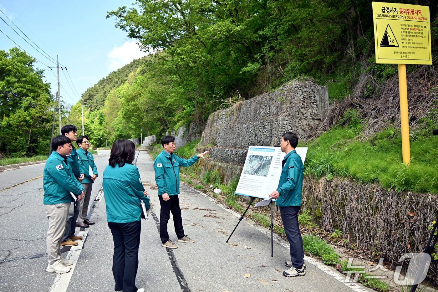 최훈식 전북자치도 장수군수가 여름철 재해 우려 지역에 대한 현장 점검에 나섰다.(장수군 제공. 재판매 및 DB금지)2025.5.8/뉴스1