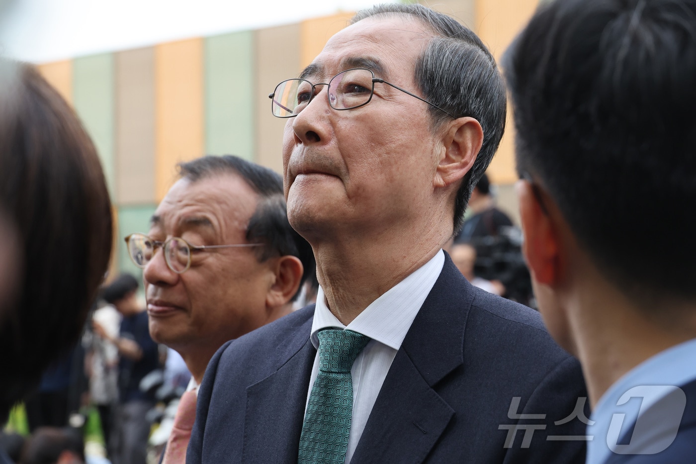 한덕수 무소속 대선 예비후보가 8일 서울 국회 사랑재에 위치한 커피숍에서 국민의힘 김문수 대선후보와 후보 단일화 관련 회동을 마친 후 생각에 잠겨 있다. &#40;공동취재&#41; 2025.5.8/뉴스1 ⓒ News1 김민지 기자