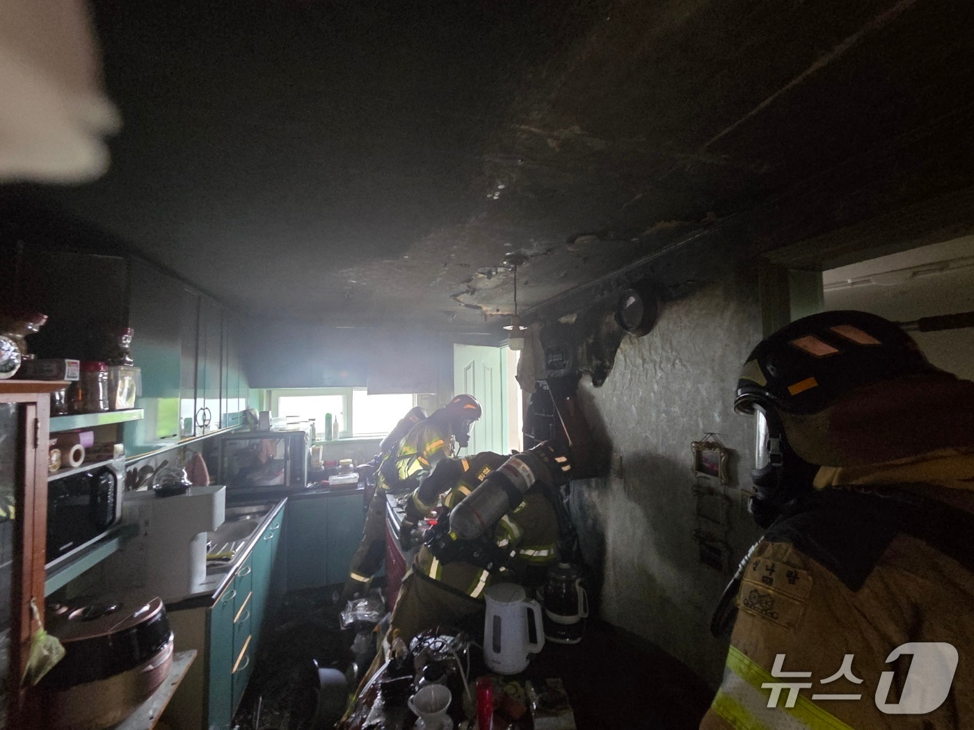 경기 파주시 금촌동 아파트 화재 현장(파주소방서 제공. 재판매 및 DB 금지)/뉴스1