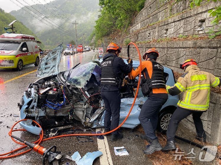 강원 인제군 인제읍 고사리 교통사고 현장.(강원도소방본부 제공, 재판매 및 DB금지)