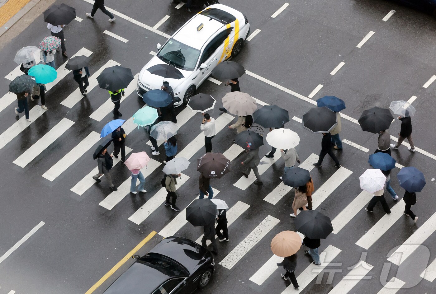 우산 쓴 시민들.(뉴스1 DB)