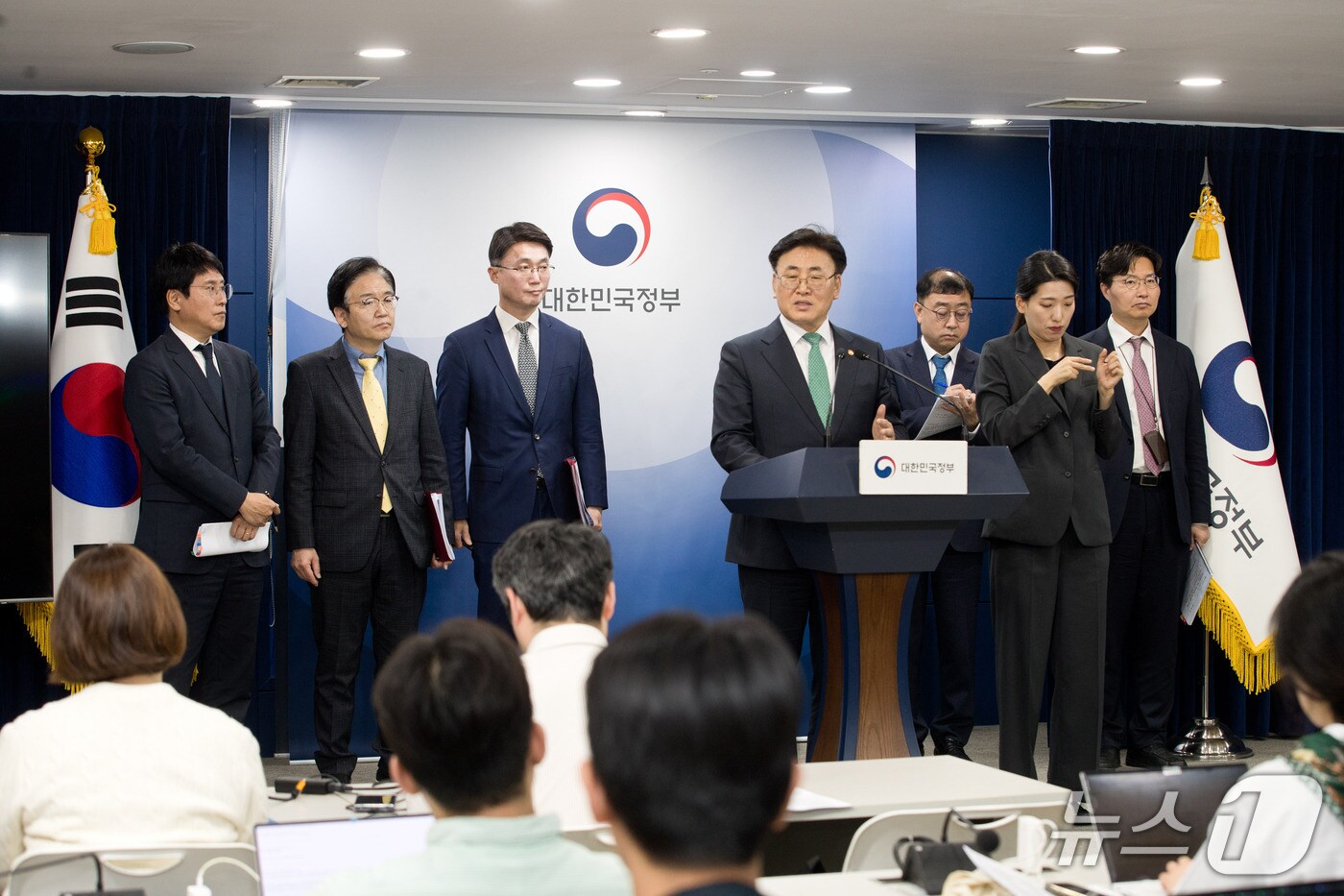 유상임 과학기술정보통신부 장관이 SK텔레콤 해킹사태의 위약금 귀책사유 판단에는 민관합동조사단 결과까지 볼 필요가 있다고 강조했다.&#40;과기정통부 제공&#41;/뉴스1