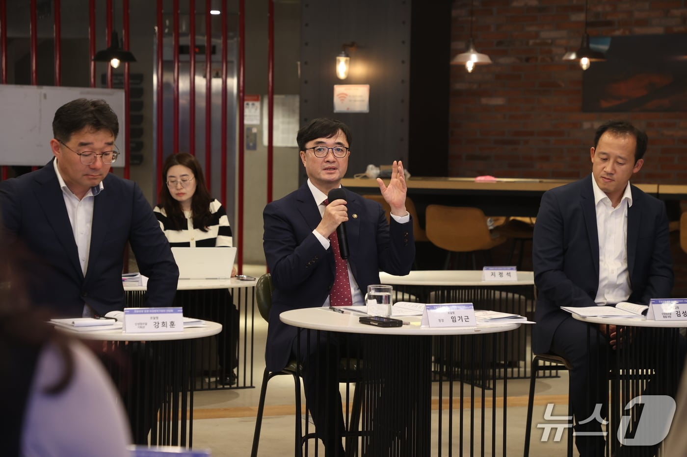 임기근 조달청장(가운데)이 인사말을 하고 있다. (조달청 제공.재판매 및 DB금지)/뉴스1