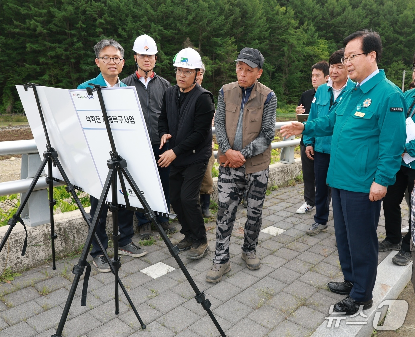 9일 완주군에 따르면 유희태 군수와 직원들은 전날 지난해 여름철 수해 피해를 겪은 화산면 일원에 대한 현장 점검을 실시했다.(완주군 제공. 재판매 및 DB금지)2025.5.9/뉴스1
