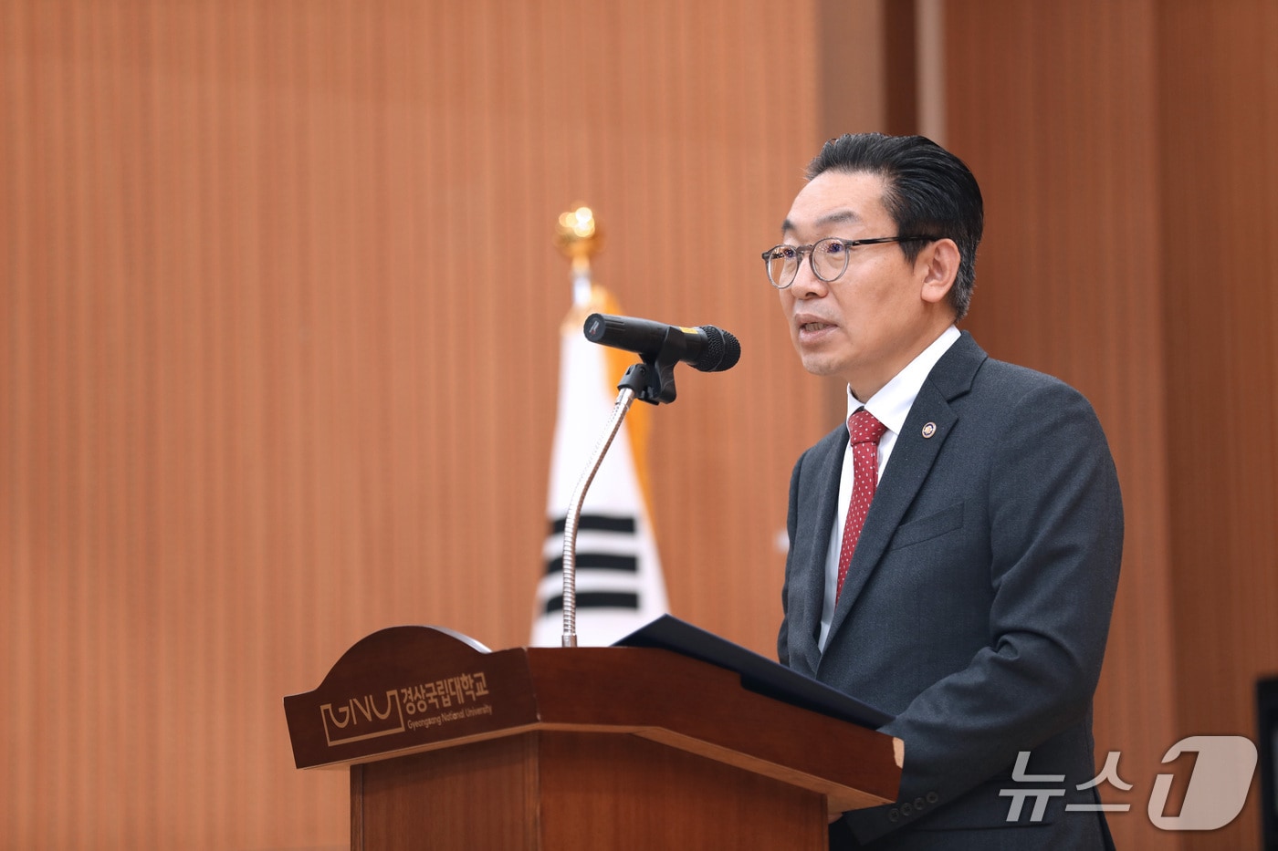 김완기 특허청장이 ‘발명의날 60주년 기념 기술안보 콘퍼런스’에서 인사말을 하고 있다. (특허청 제공.재판매 및 DB금지)/뉴스1 