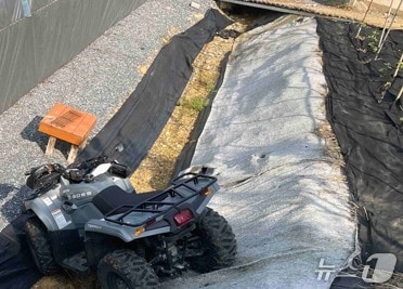 1일 오후 3시 43분쯤 강원 평창군 미탄면 회동리 소재 한 도로를 주행하던 사륜 오토바이가 도로 옆 약 3m 아래 경사지로 추락, 운전자인 A 씨(65)가 숨졌다. (강원특별자치도소방본부 제공. 재판매 및 DB금지) 2025.6.1/뉴스1