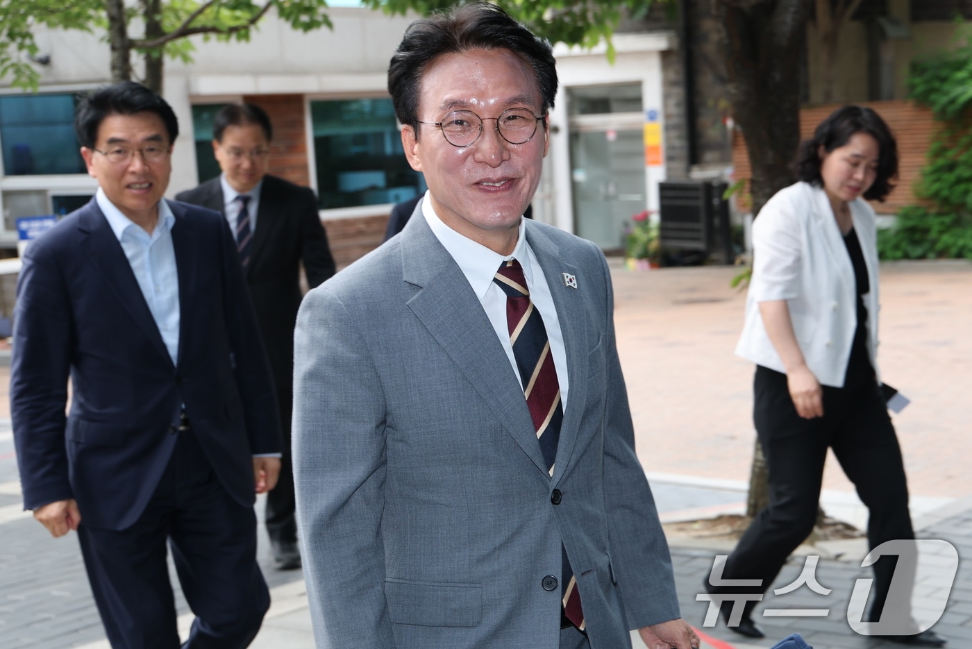 김민석 국무총리 후보자가 10일 오전 서울 종로구 통의동 금융감독원 연수원에 마련된 인사청문회 준비 사무실로 출근을 하고 있다. 2025.6.10/뉴스1 ⓒ News1 임세영 기자