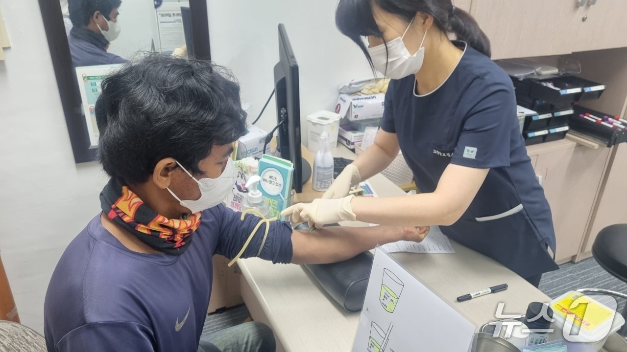 고창군이 지역 내 외국인 계절근로자를 대상으로 무료 건강검진을 실시한다.(고창군 제공, 재판매 및 DB금지)