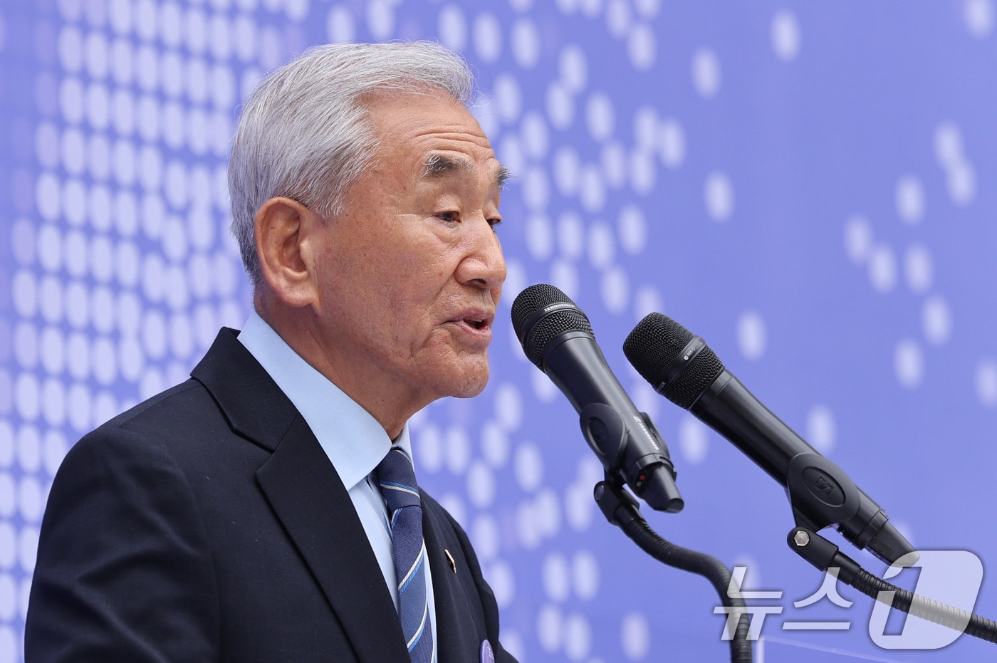 2025년 6월 10일 서울 용산구 민주화운동기념관(옛 남영동 대공분실)에서 열린 '제38주년 6·10 민주항쟁 기념식' 및 '민주화운동기념관 개관식'에서 이재오 민주화운동기념사업회 이사장이 경과 보고를 하고 있다. ⓒ 뉴스1 박지혜 기자