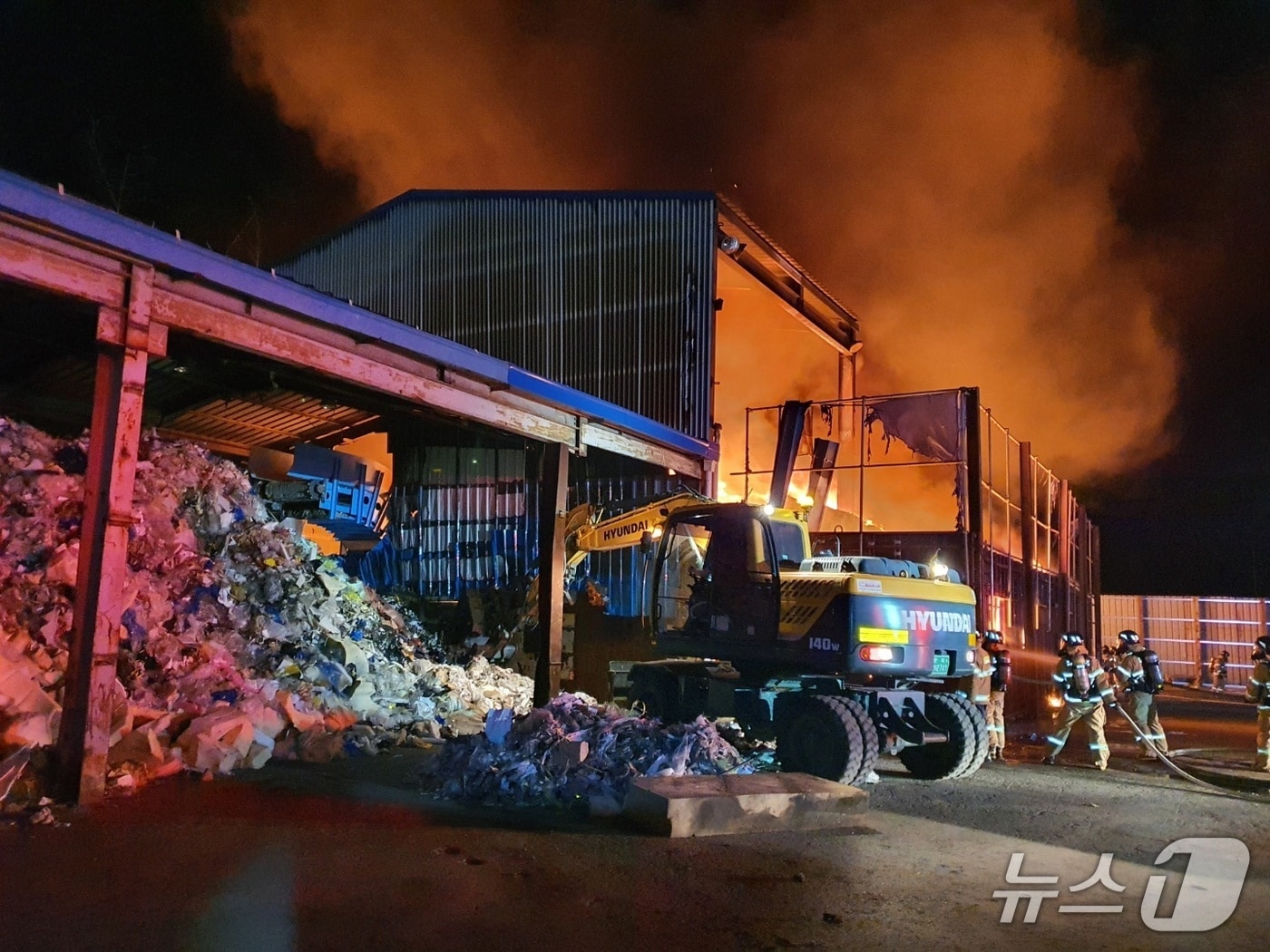  2021년 4월 군산의 한 자원순환시설서 발생한 화재 사진.(전북소방본부 제공. 재판매 및 DB금지)