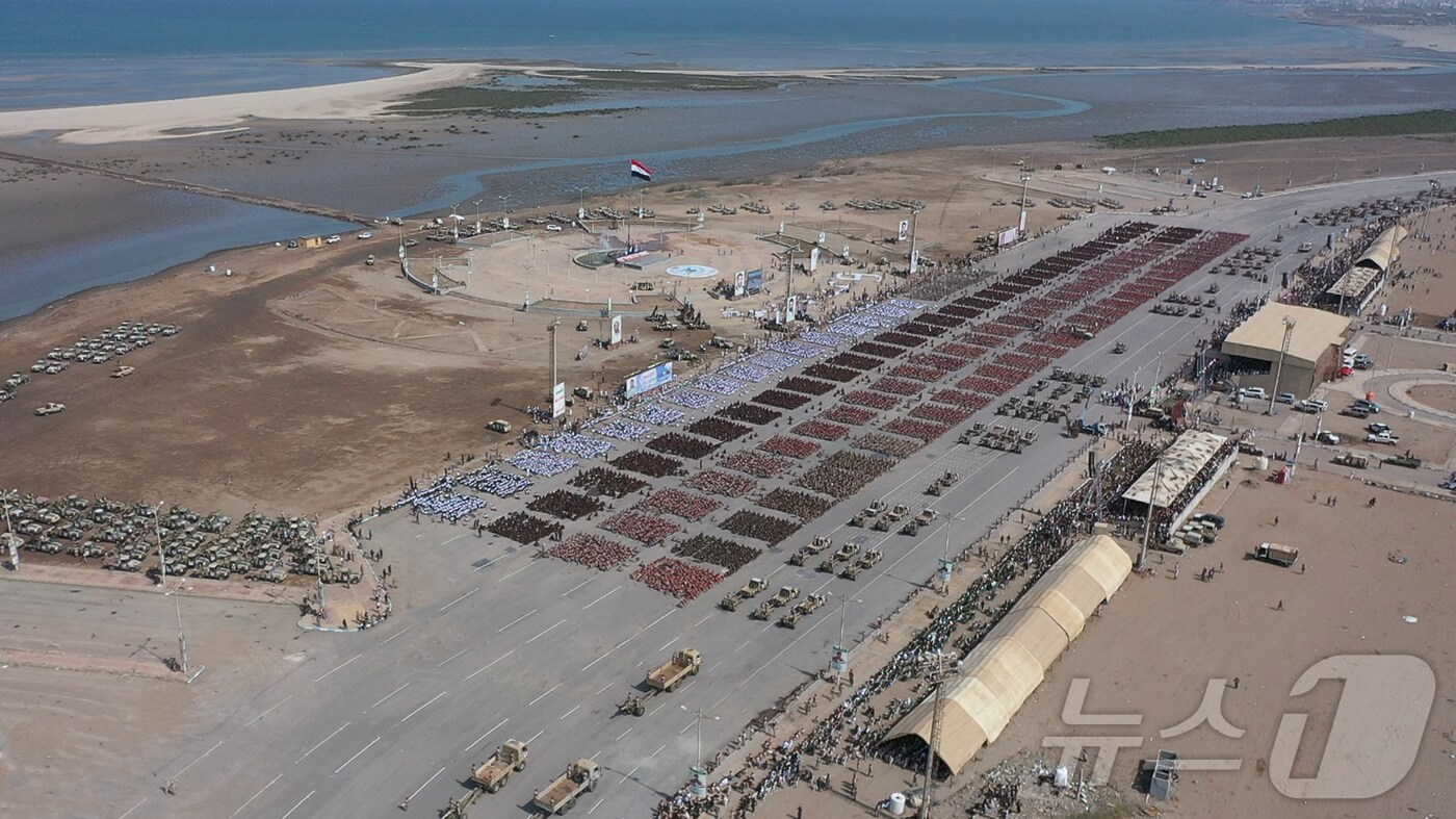 후티 군대가 2022년 9월 예멘 홍해 항구도시 알후다이다에서 행진하는 모습. 2025. 06. 10 ⓒ 로이터=뉴스1 ⓒ News1 박우영 기자