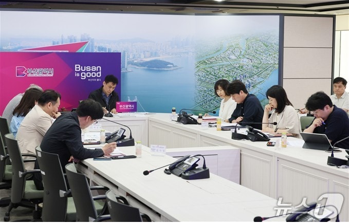 10일 오후 부산시청 재난안전대책본부에서 재난방송협의회 첫회의가 진행되고 있다.(부산시청 제공. 재판매 및 DB 금지)