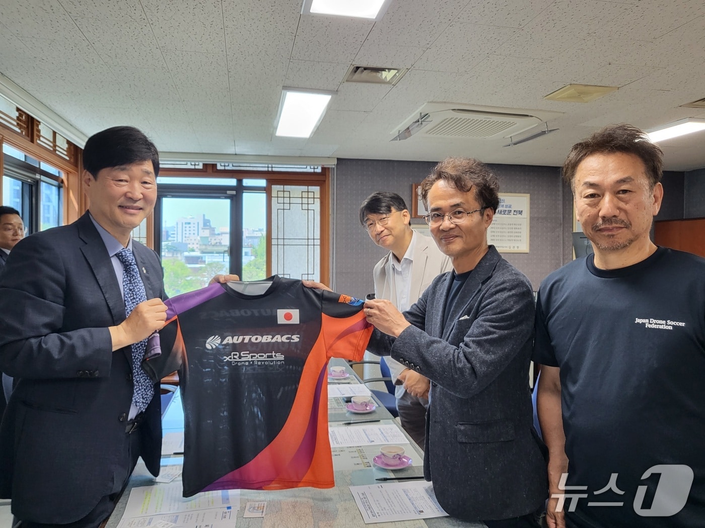 일본드론축구 대표단이 지난 10일 전주시를 방문했다.(전주시 제공. 재판매 및 DB금지)2025.6.11/뉴스1