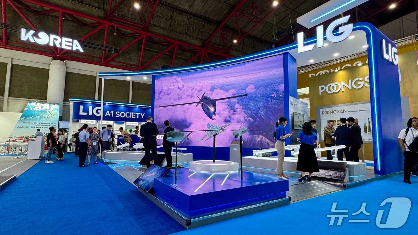 LIG넥스원은 11일부터 15일까지 인도네시아 자카르타에서 열리는 국제 방산전시회 'Indo Defence'에 참가한다고 밝혔다. 사진은 LIG넥스원 홍보전시관  (LIG넥스원 제공)