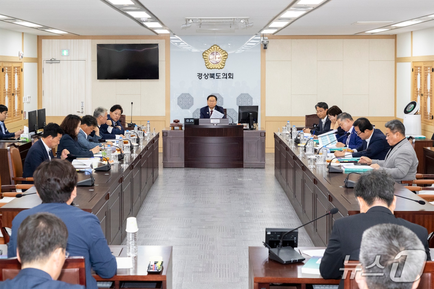 경북도의회는 11일 356회 1차 정례회 기간 연석회의를 열고 새 정부의 대선공약과 지역 현안 대응 방안을 논의했다.