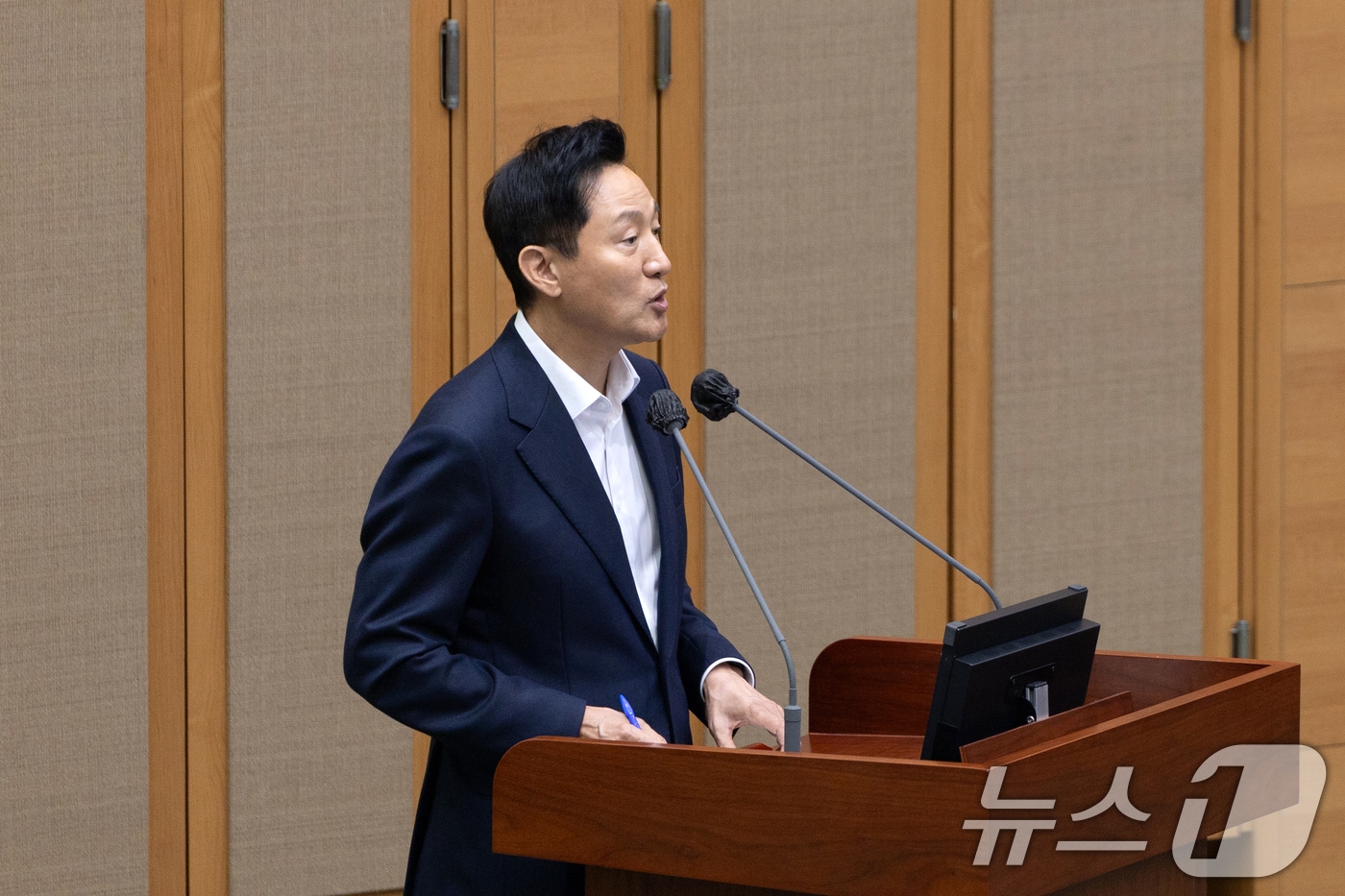 오세훈 서울시장이 11일 오후 서울 중구 서울시의회에서 열린 제331회 정례회 제2차 본회의에서 질의에 답하고 있다. 2025.6.11/뉴스1 ⓒ News1 이승배 기자