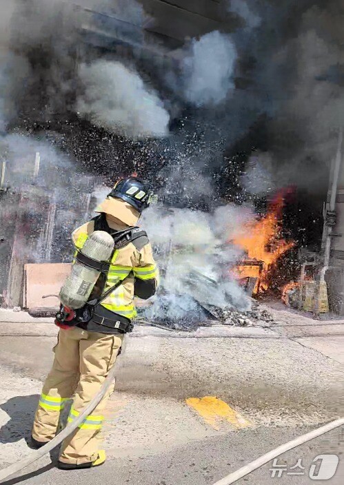 화재현장(인천소방본부 제공.재판매 및 DB금지)