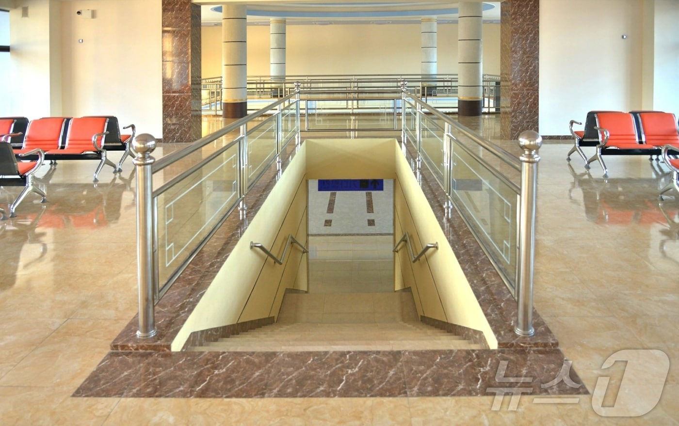 (평양 노동신문=뉴스1) = 북한 노동당 기관지 노동신문은 12일 강원도의 항구도시인 원산시에 갈마역이 준공됐다고 보도했다. [국내에서만 사용가능. 재배포 금지. DB 금지. For Use Only in the Republic of Korea. Redistribution Prohibited] rodongphoto@news1.kr