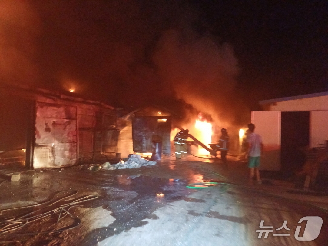  논산 연무읍 동산리 양계장 화재 현장. / 뉴스1