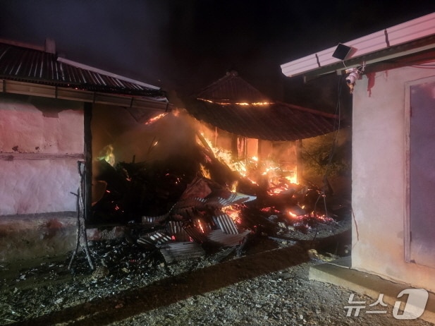 서산 운산면 용장리 주택 화재 현장. (서산소방서 제공, 재판매 및 DB금지) / 뉴스1
