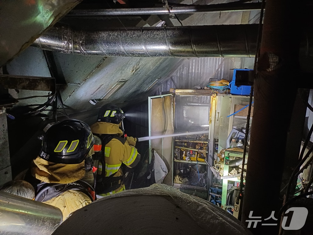 홍성 결성면 금곡리 정미소 화재 현장. (홍성소방서 제공, 재판매 및 DB금지) / 뉴스1 