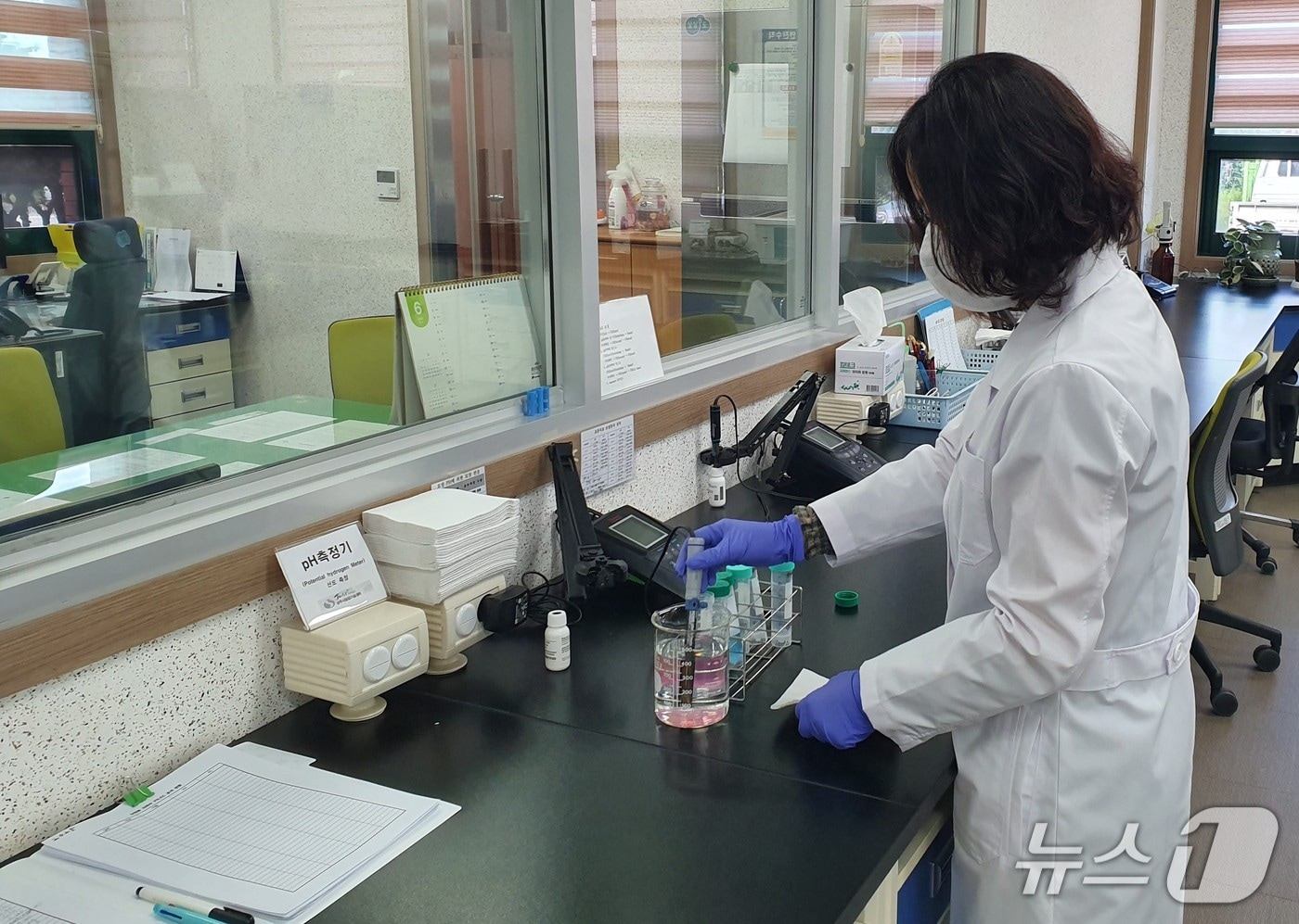 상주시 농업기술센터는 13일 농지 개량을 위해 성토하려는 농업인을 대상으로 11개 항목의 성토토양 분석 서비스를 무료로 제공한다.(상주시 제공, 재판매 및 DB 금지)