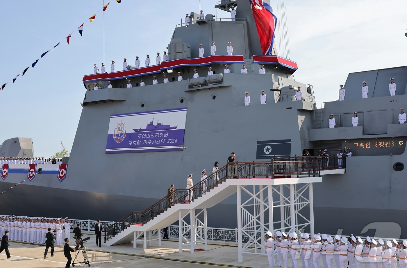 "'김정은 격노'했던 청진조선소 재가동...구축함 전복 사고 두 달만" - 뉴스 썸네일 이미지