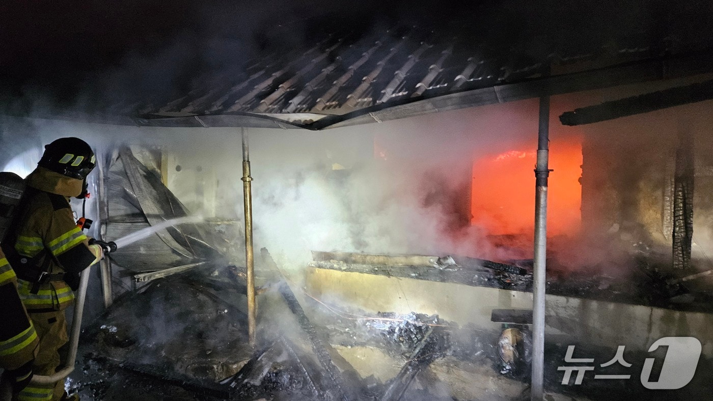 화재 현장(경남소방본부 제공. 재판매 DB금지)