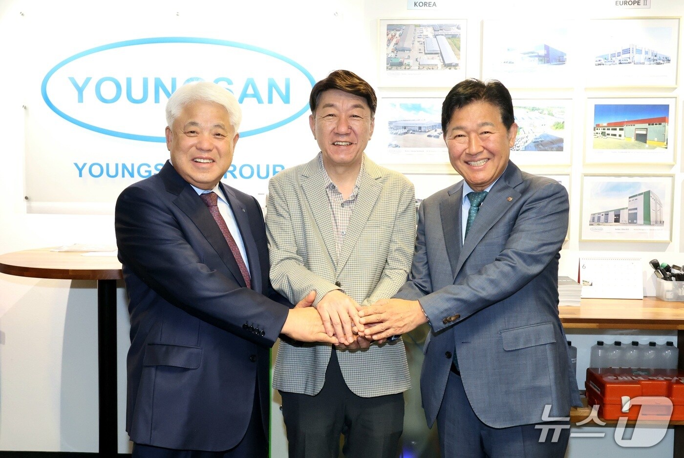 유럽을 순방 중인 우범기 전주시장이 최근 오스트리아 빈에서 박종범 월드옥타(세계한인무역협회) 회장과 유럽한인총연합회 주요 관계자들을 만나 전주 하계올림픽 유치를 위한 간담회를 가졌다.(전주시 제공. 재판매 및 DB금지)2025.6.13/뉴스1