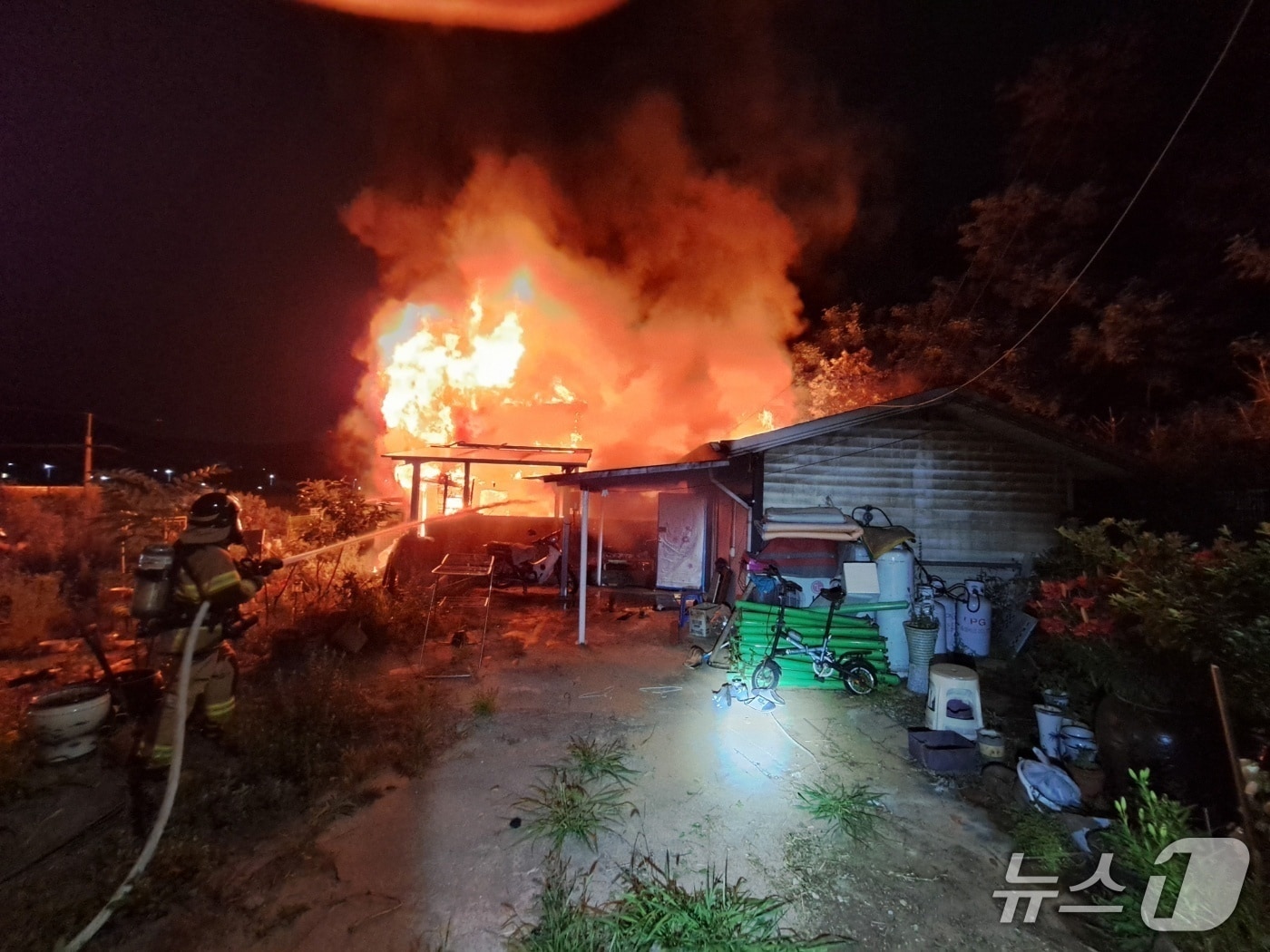 단독주택 화재 현장.(경기도북부소방재난본부 제공, 재판매 및 DB 금)