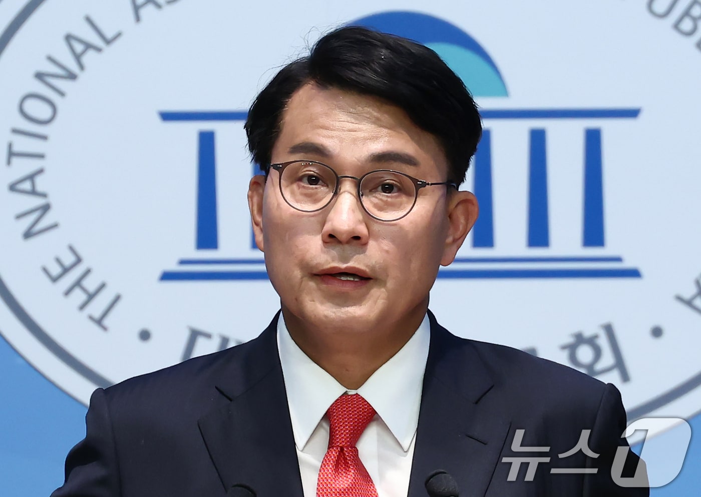 윤상현 국민의힘 의원이 지난 14일 오후 서울 여의도 국회 소통관에서 당내 현안 관련 기자회견을 하고 있다. 2025.6.15/뉴스1 ⓒ News1 김민지 기자