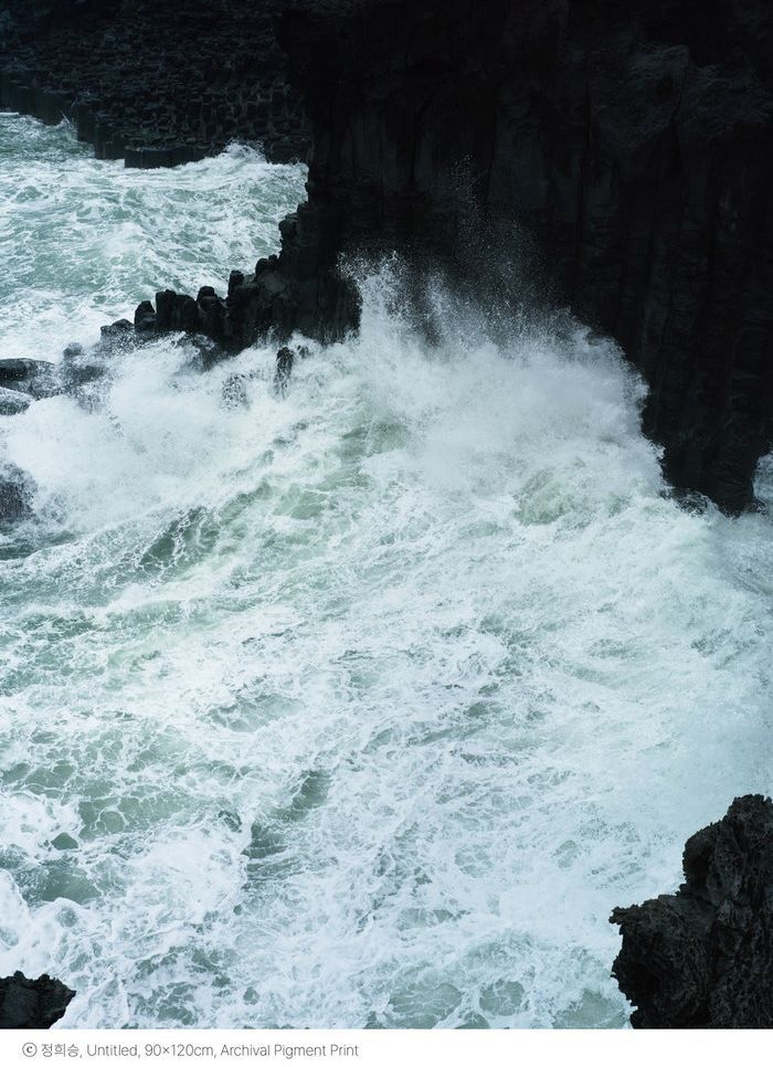정희승 사진전 '멀리서 너무 가깝게'