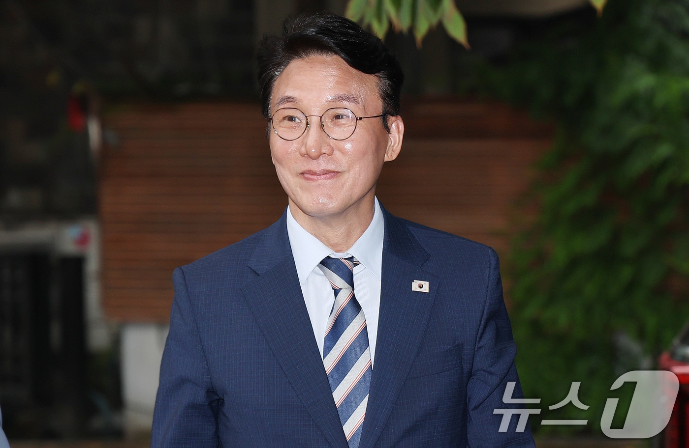 김민석 국무총리 후보자가 16일 오전 서울 종로구 통의동 금융감독원 연수원에 마련된 인사청문회 준비 사무실로 출근을 하고 있다. 2025.6.16/뉴스1 ⓒ News1 임세영 기자