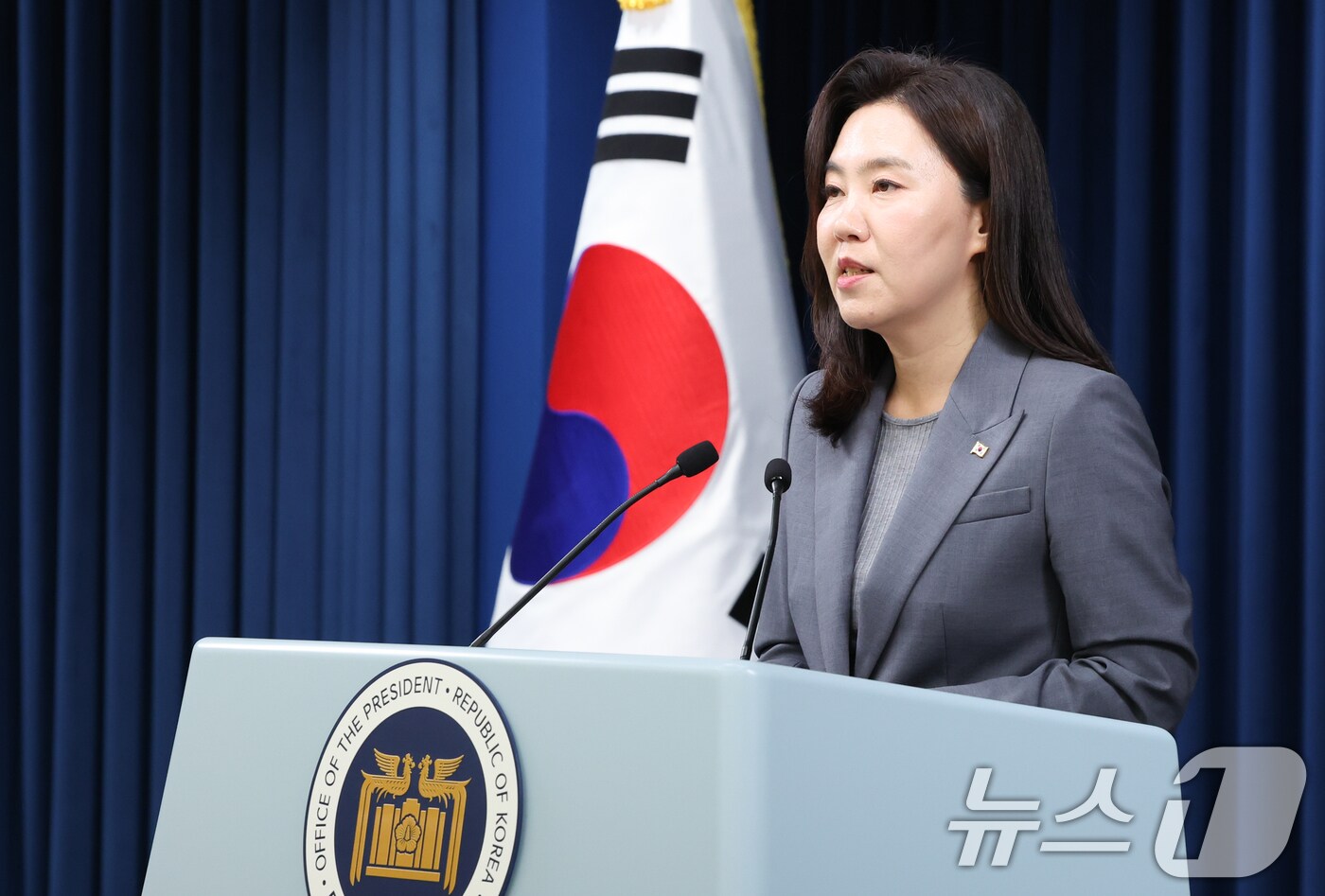 강유정 대통령실 대변인이 16일 서울 용산구 대통령실 청사에서 국민추천제 관련 브리핑을 하고 있다. 2025.6.16/뉴스1 ⓒ News1 허경 기자