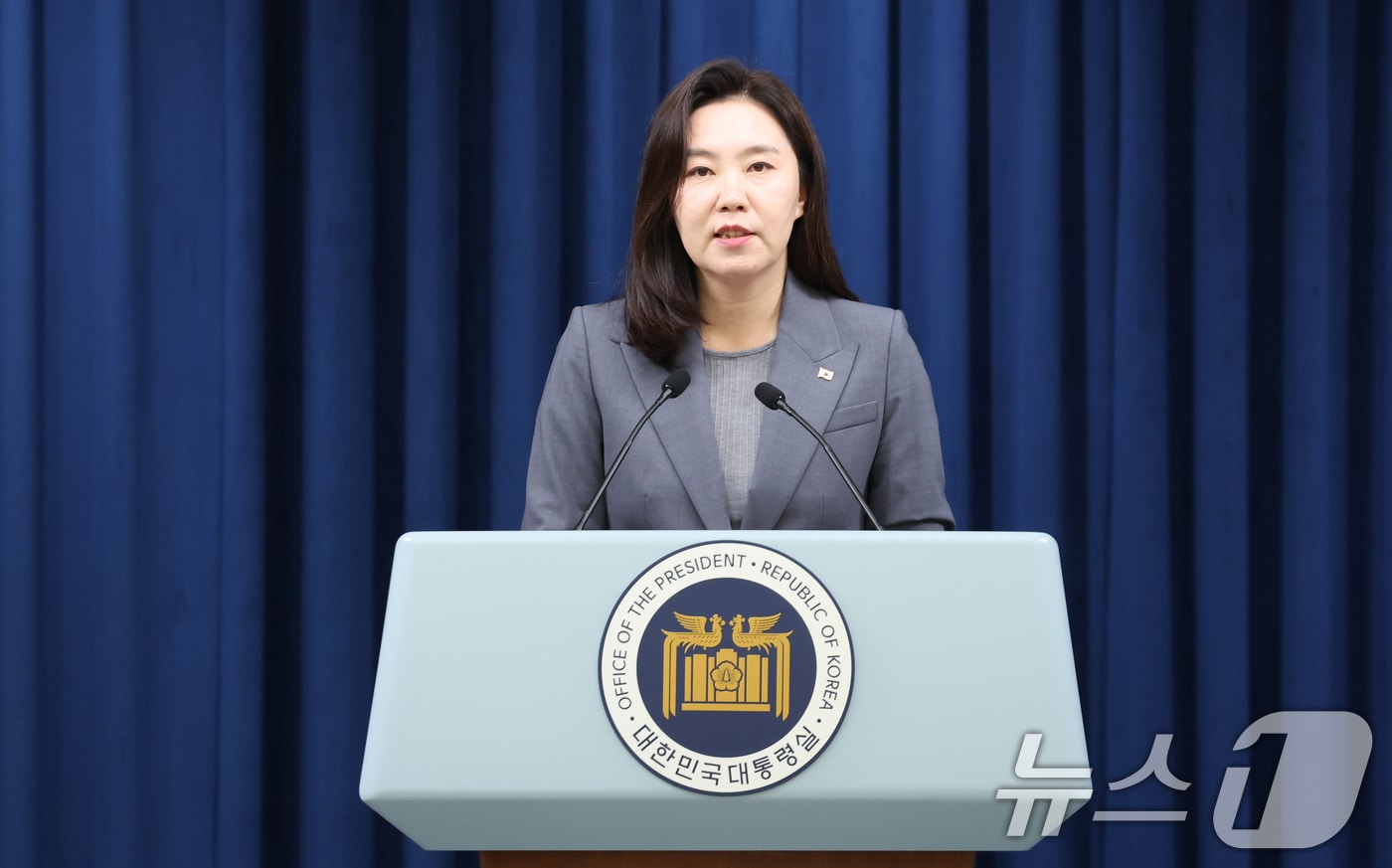 강유정 대통령실 대변인이 지난 16일 서울 용산구 대통령실 청사에서 국민추천제 관련 브리핑을 하고 있다. 2025.6.16/뉴스1 ⓒ News1 허경 기자