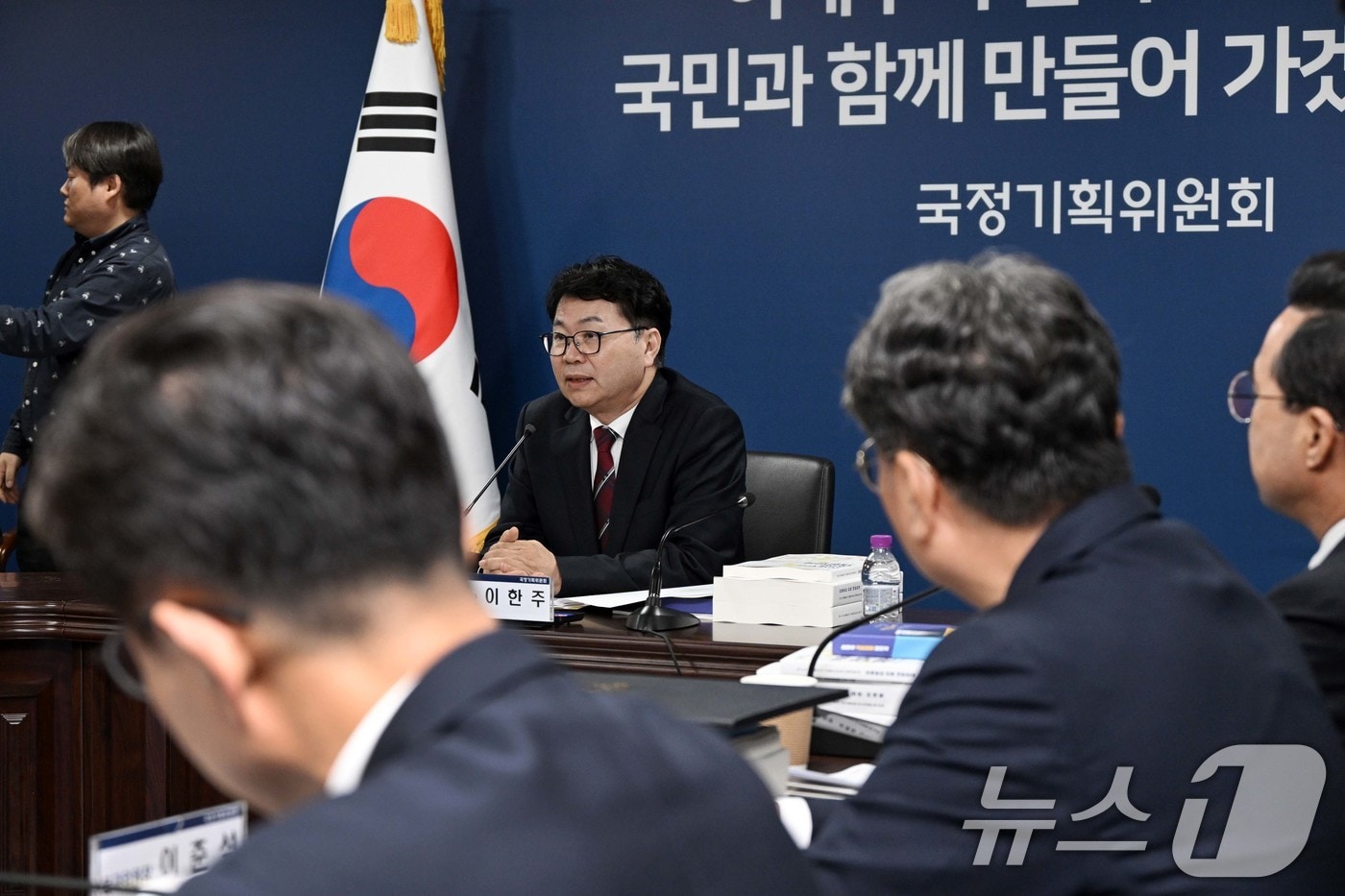 이한주 국정기획위원회 위원장이 지난달 16일 서울 종로구 정부서울청사 창성동 별관에서 열린 1차 전체 회의에서 모두 발언하고 있다. (공동취재) 2025.6.16/뉴스1 ⓒ News1 신웅수 기자