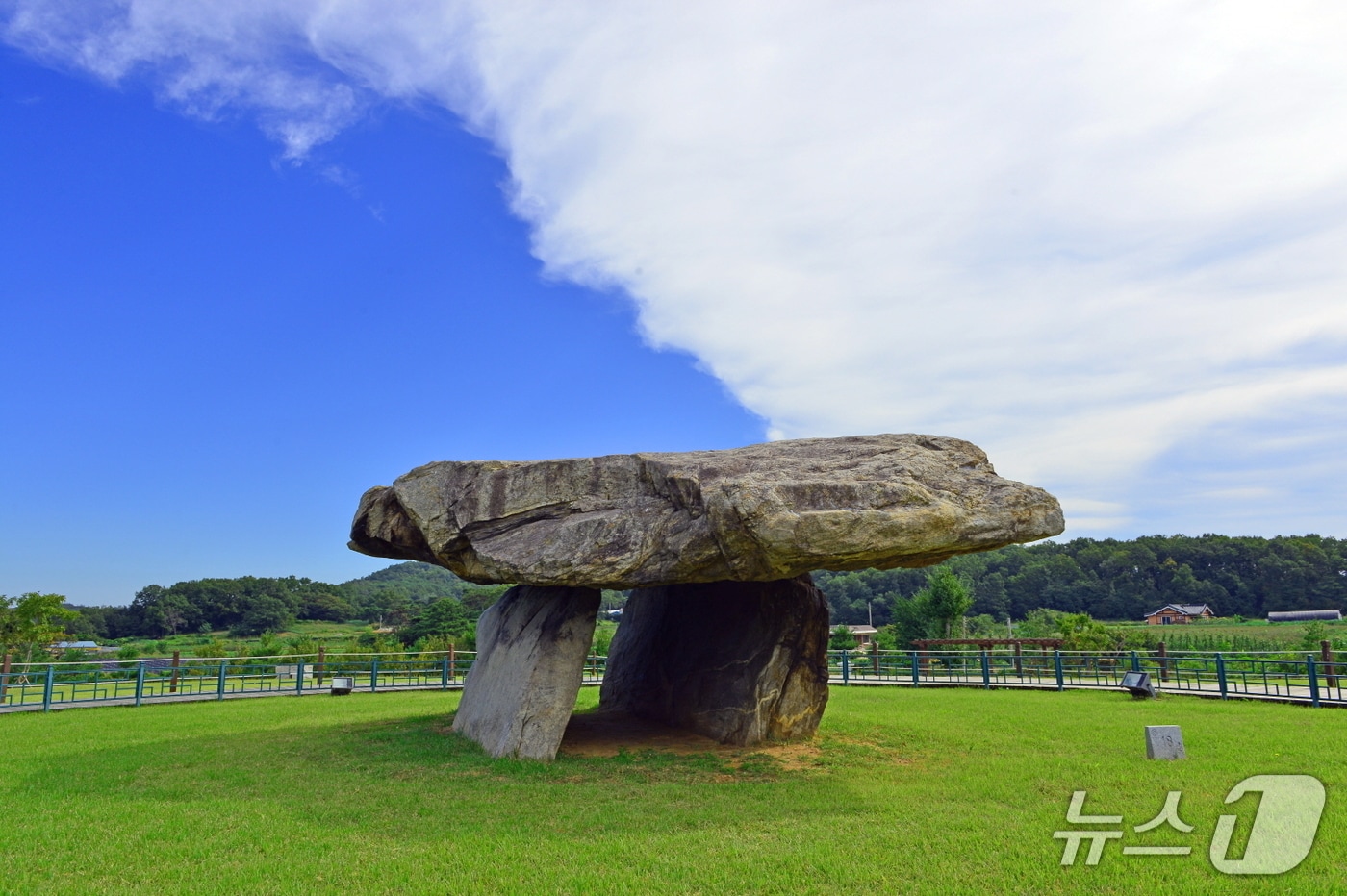 고인돌 잔디광장(인천 강화군 제공.재판매 및 DB금지)