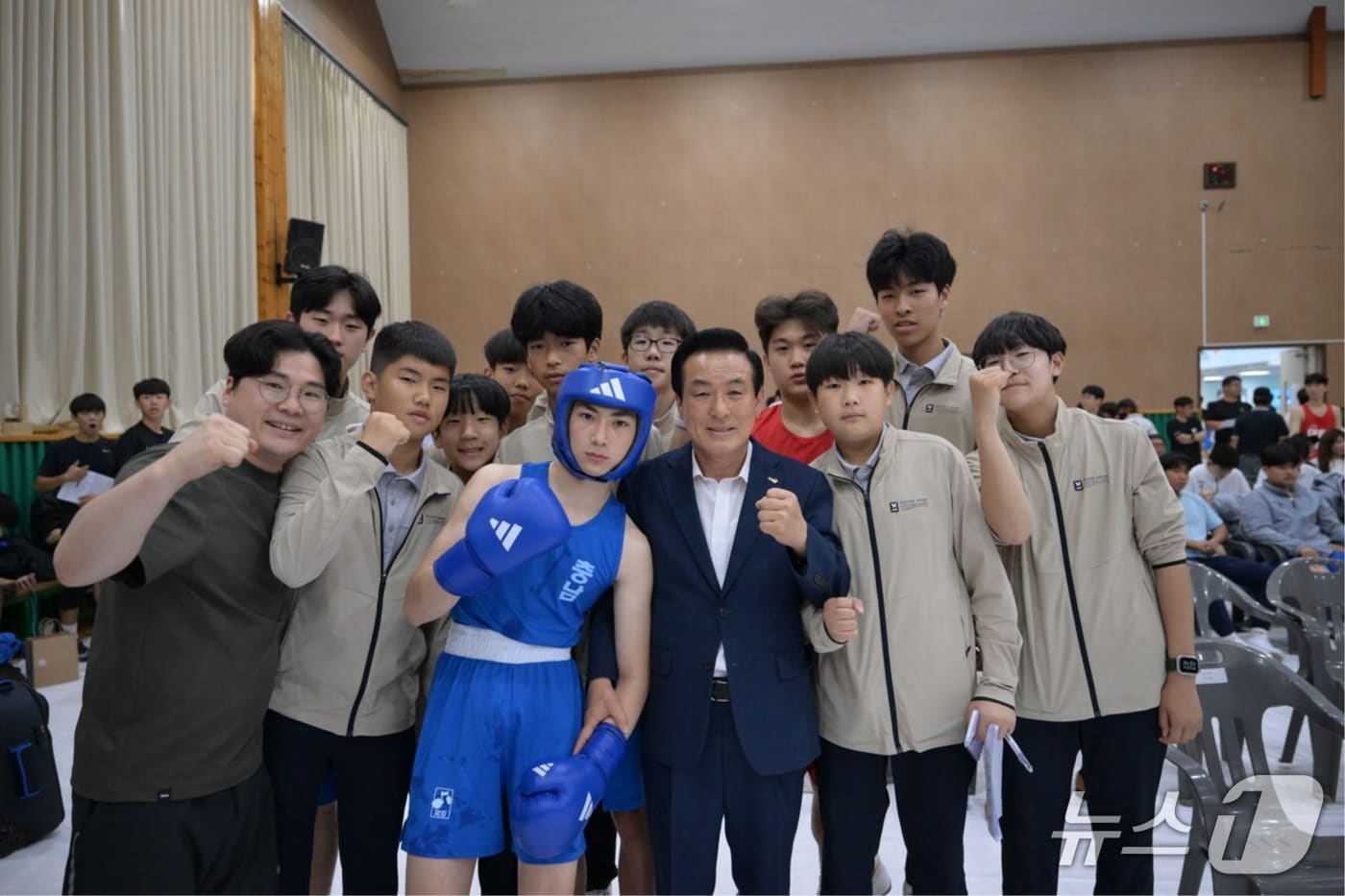 백성현 논산시장 도민체전 선수단 격려 모습. (논산시 제공.재판매 및 DB금지)/뉴스1