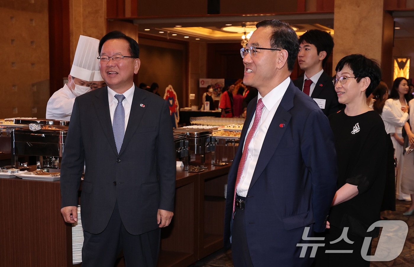 2025년 6월 16일 주호영 국회부의장 겸 한일의원동맹 회장(오른쪽)과 김부겸 전 국무총리가 서울 중구 롯데호텔에서 열린 한일 국교정상화 60주년 기념 리셉션에서 대화하고 있다. 2025.6.16 ⓒ 뉴스1 김성진 기자