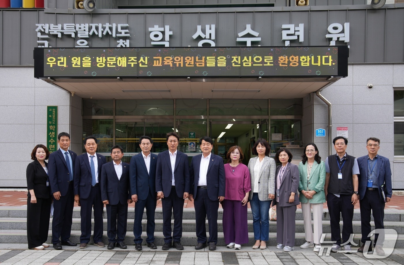 전북도의회 교육위원회가 전북도교육청 소속 직속기관인 학생수련원을 방문해 집라인 등 안전시설을 점검했다.(의회제공. 재판매 및 DB금지)2025.6.17/뉴스1