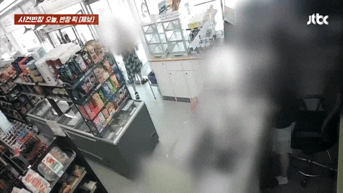"취식금지라고?"…편의점서 물 부은 컵라면 투척, 음료 쏟은 여성[영상]