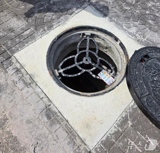 부양식 맨홀(서귀포시 제공)/뉴스1