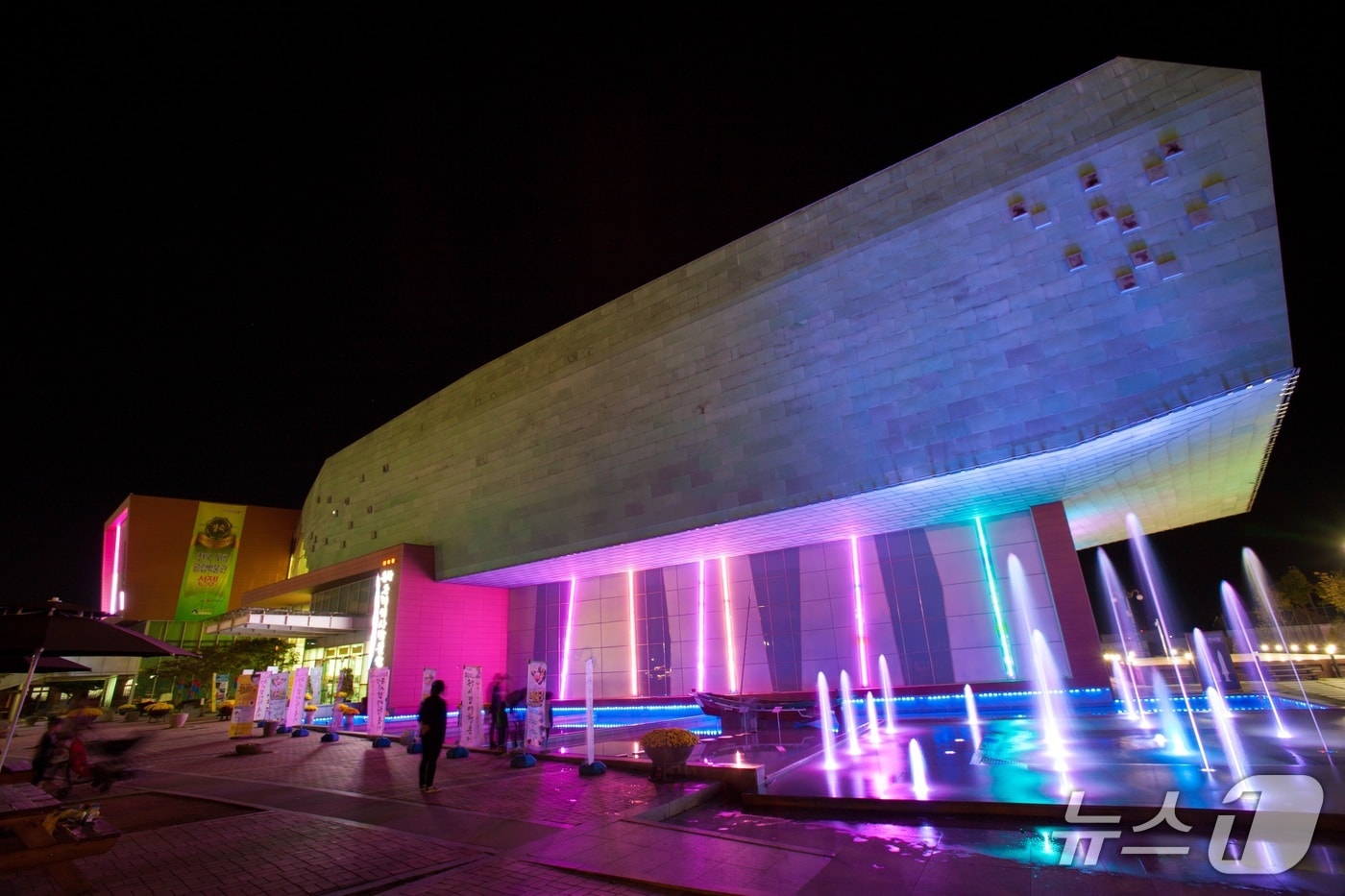 군산시가 '수제맥주&블루스 페스티벌'이 열리는 20일~22일까지 근대역사박물관 등을 야간에 무료 개방한다.(군산시 제공. 재판매 및 DB금지)