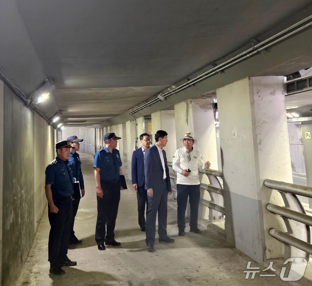 광주 광산경찰이 18일 송정지하차도 등 재난 취약지역을 점검하고 있다. (광산경찰 제공. 재판매 및 DB 금지)