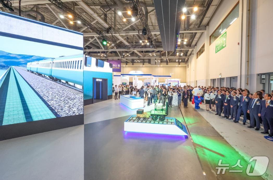 부산국제철도기술산업전에 마련된 철도공단 전시 부스&#40;철도공단 제공&#41; /뉴스1
