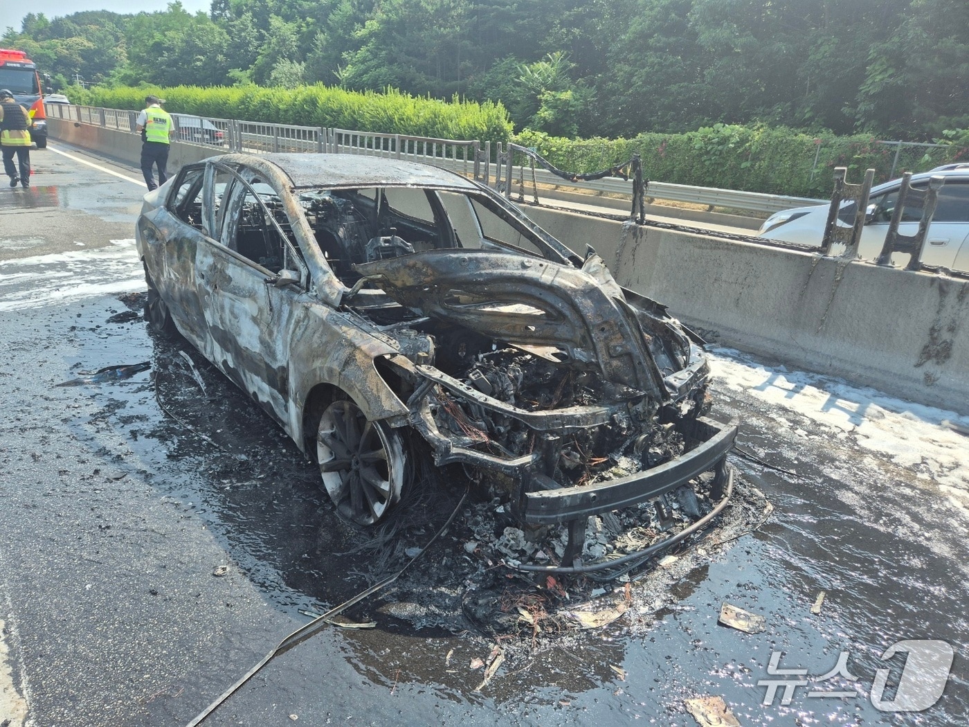공주 천안논산고속도로 교통사고 현장. (공주소방서 제공, 재판매 및 DB금지) / 뉴스1