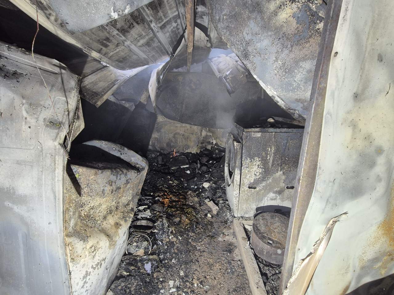  진화된 천안의 주거용 컨테이너 모습(천안동남소방서 제공.재판매 및 DB금지) /뉴스1